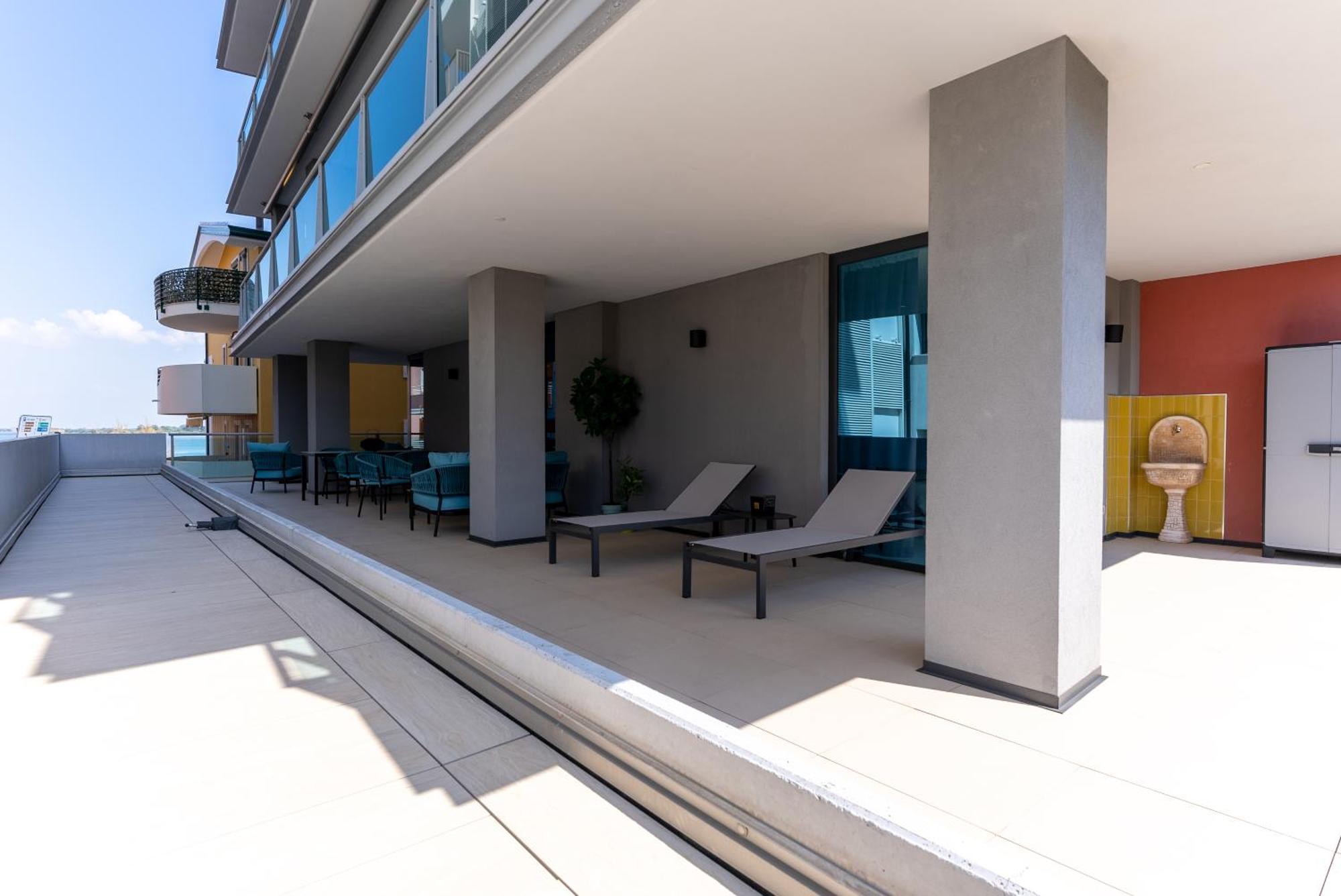 Aparthotel Zefiro Com Design, Large Terrace, Bike, Near Beach And Thermal Grado Exteriör bild